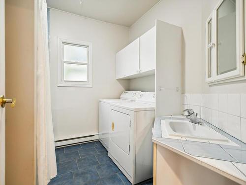 Salle de bains - 2355 35E Avenue, Laval (Laval-Ouest), QC - Indoor Photo Showing Laundry Room