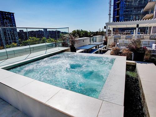 Hot tub - 4211-1188 Rue St-Antoine O., Montréal (Ville-Marie), QC - Outdoor With In Ground Pool