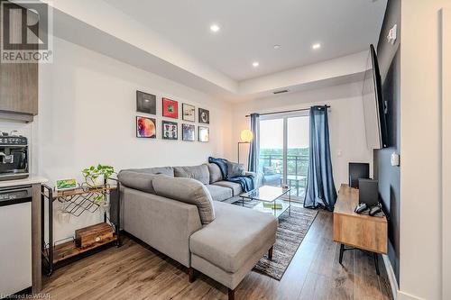 251 Northfield Drive Unit# 418, Waterloo, ON - Indoor Photo Showing Living Room