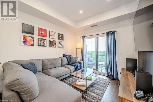 251 Northfield Drive Unit# 418, Waterloo, ON - Indoor Photo Showing Living Room