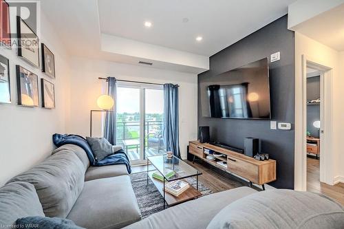 251 Northfield Drive Unit# 418, Waterloo, ON - Indoor Photo Showing Living Room