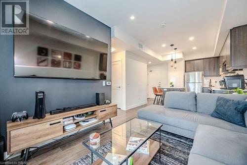 251 Northfield Drive Unit# 418, Waterloo, ON - Indoor Photo Showing Living Room