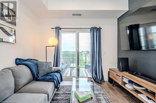 251 Northfield Drive Unit# 418, Waterloo, ON - Indoor Photo Showing Living Room