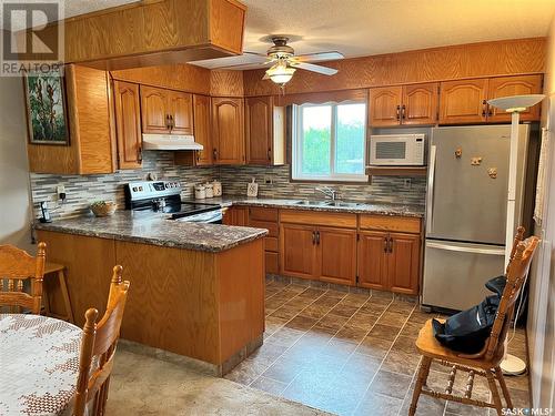 303 1005 9Th Street E, Saskatoon, SK - Indoor Photo Showing Kitchen With Double Sink