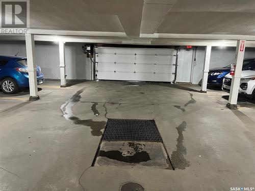 303 1005 9Th Street E, Saskatoon, SK - Indoor Photo Showing Garage