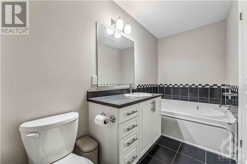 727 Morningstar Way, Ottawa, ON - Indoor Photo Showing Bathroom