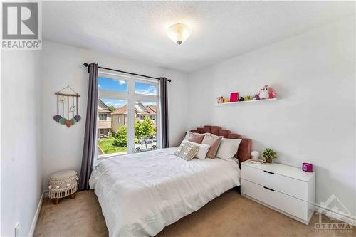 727 Morningstar Way, Ottawa, ON - Indoor Photo Showing Bedroom