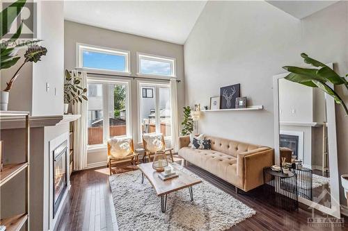 727 Morningstar Way, Ottawa, ON - Indoor Photo Showing Living Room