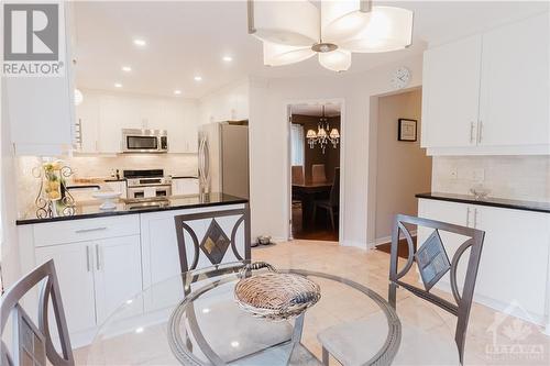 8 Stonemeadow Drive, Ottawa, ON - Indoor Photo Showing Kitchen With Upgraded Kitchen