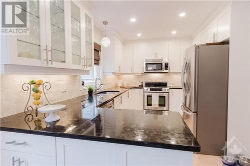 8 Stonemeadow Drive, Ottawa, ON - Indoor Photo Showing Kitchen With Upgraded Kitchen