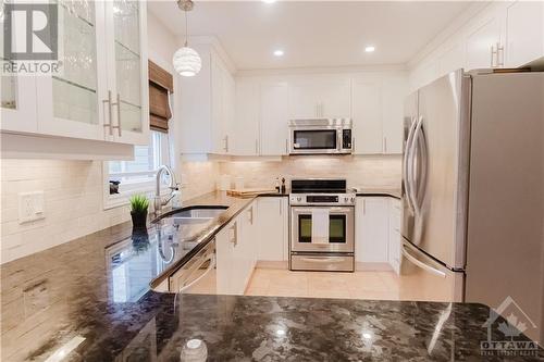 8 Stonemeadow Drive, Ottawa, ON - Indoor Photo Showing Kitchen With Double Sink With Upgraded Kitchen