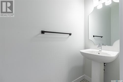 119 Taube Avenue, Saskatoon, SK - Indoor Photo Showing Bathroom