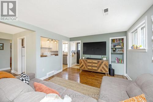 34 Elizabeth Street S, Brampton (Downtown Brampton), ON - Indoor Photo Showing Living Room