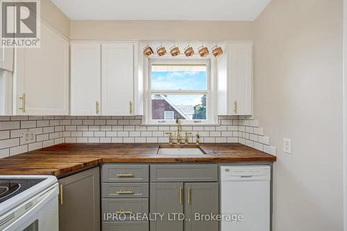 34 Elizabeth Street S, Brampton (Downtown Brampton), ON - Indoor Photo Showing Kitchen