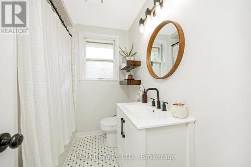 34 Elizabeth Street S, Brampton (Downtown Brampton), ON - Indoor Photo Showing Bathroom