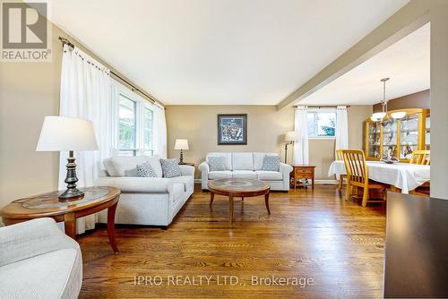 34 Elizabeth Street S, Brampton (Downtown Brampton), ON - Indoor Photo Showing Living Room