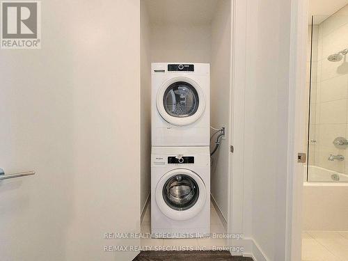 1418 - 212 King William Street, Hamilton (Beasley), ON - Indoor Photo Showing Laundry Room