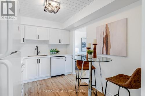 1207 - 237 King Street W, Cambridge, ON - Indoor Photo Showing Kitchen