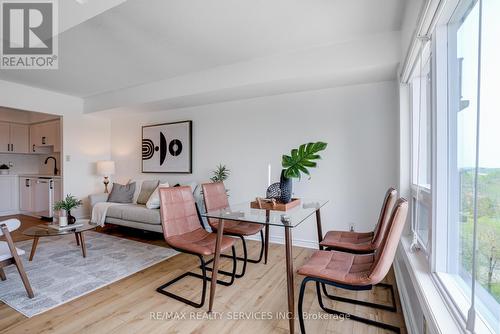 1207 - 237 King Street W, Cambridge, ON - Indoor Photo Showing Living Room