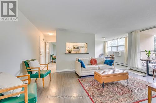 204 - 1950 Main Street W, Hamilton (Ainslie Wood), ON - Indoor Photo Showing Living Room