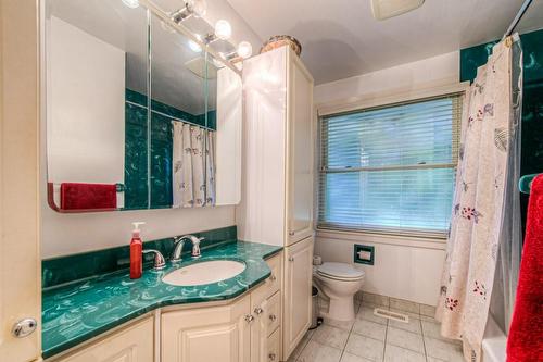 993 Cloverleaf Drive, Burlington, ON - Indoor Photo Showing Bathroom