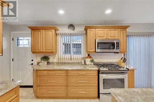 214 Pine, Essex, ON - Indoor Photo Showing Kitchen