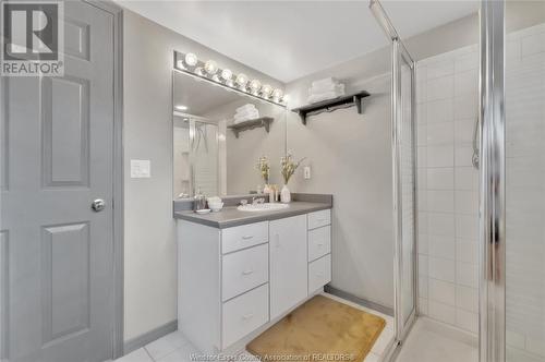 214 Pine, Essex, ON - Indoor Photo Showing Bathroom