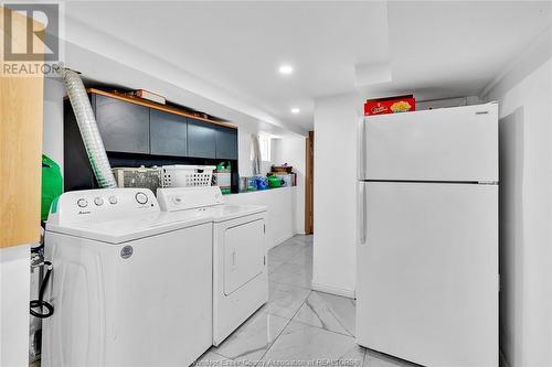 1092 Highland Avenue, Windsor, ON - Indoor Photo Showing Laundry Room