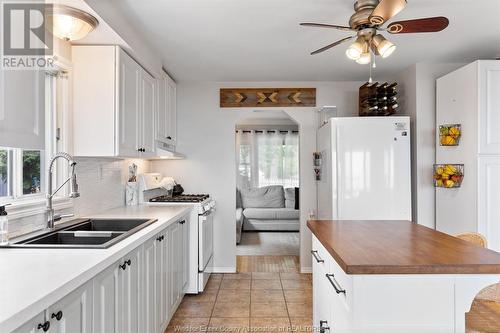 1292 Shoreline, Lakeshore, ON - Indoor Photo Showing Kitchen With Double Sink