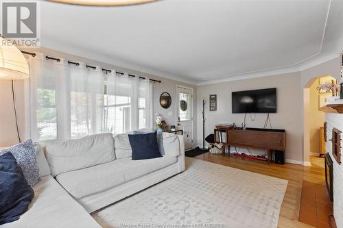 1292 Shoreline, Lakeshore, ON - Indoor Photo Showing Living Room