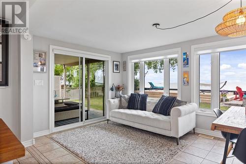 1292 Shoreline, Lakeshore, ON - Indoor Photo Showing Living Room