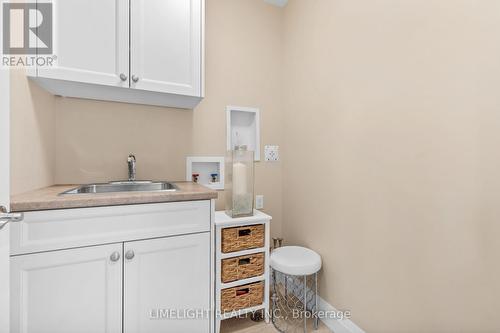 302 Callaway Road, London, ON - Indoor Photo Showing Bathroom