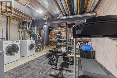 302 Callaway Road, London, ON - Indoor Photo Showing Laundry Room