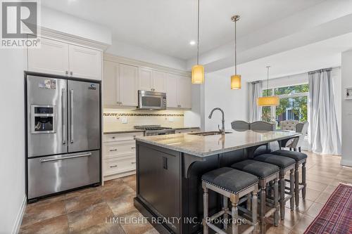 302 Callaway Road, London, ON - Indoor Photo Showing Kitchen With Upgraded Kitchen