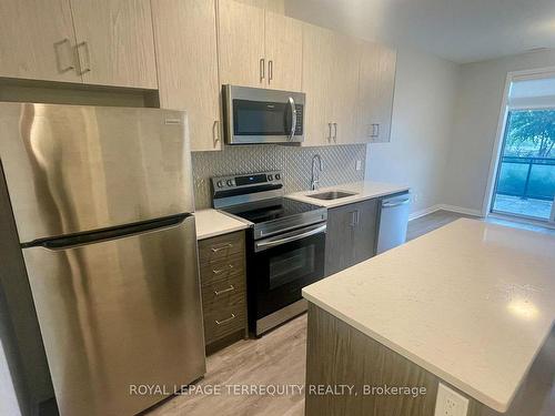 125-95 Dundas St W, Oakville, ON - Indoor Photo Showing Kitchen With Stainless Steel Kitchen