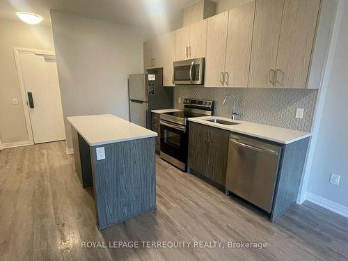 125-95 Dundas St W, Oakville, ON - Indoor Photo Showing Kitchen With Stainless Steel Kitchen