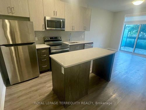 125-95 Dundas St W, Oakville, ON - Indoor Photo Showing Kitchen With Stainless Steel Kitchen