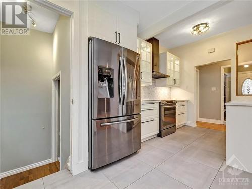 4 Bowmoor Avenue, Ottawa, ON - Indoor Photo Showing Kitchen