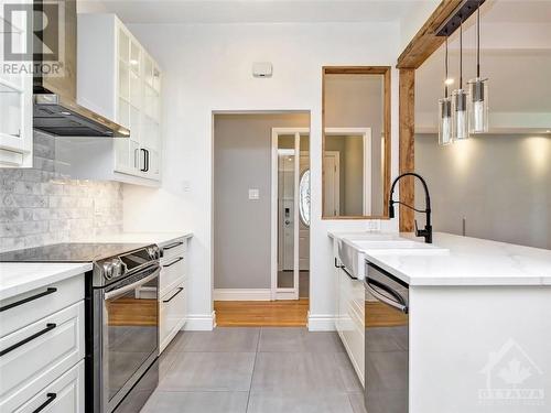 4 Bowmoor Avenue, Ottawa, ON - Indoor Photo Showing Kitchen With Upgraded Kitchen