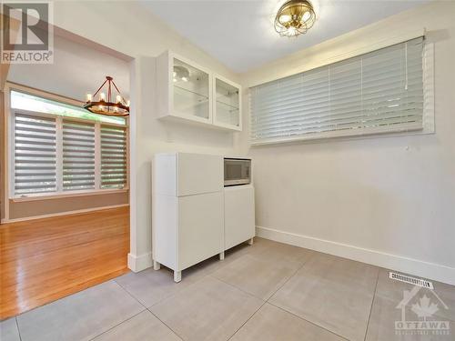 Extran kitchen space for home office of play area - 4 Bowmoor Avenue, Ottawa, ON - Indoor