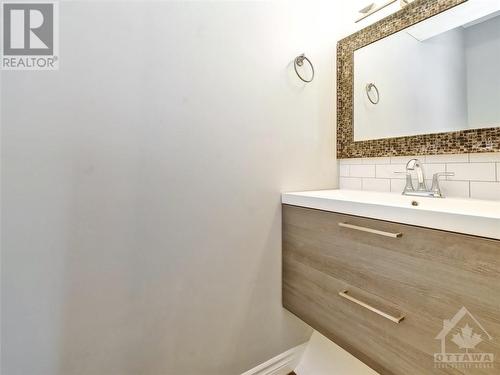 Renovated 2 pc ensuite - 4 Bowmoor Avenue, Ottawa, ON - Indoor Photo Showing Bathroom