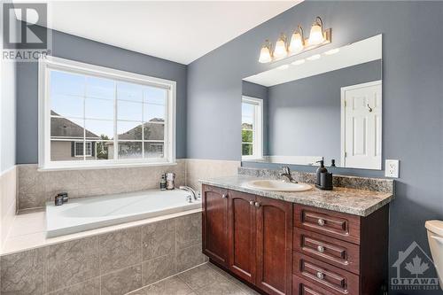 Ensuite Soaker Tub - 115 Braddock Private, Ottawa, ON - Indoor Photo Showing Bathroom