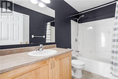 Main Bathroom - 115 Braddock Private, Ottawa, ON - Indoor Photo Showing Bathroom