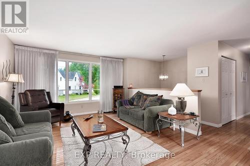 150 Mary Street, Central Huron (Clinton), ON - Indoor Photo Showing Living Room