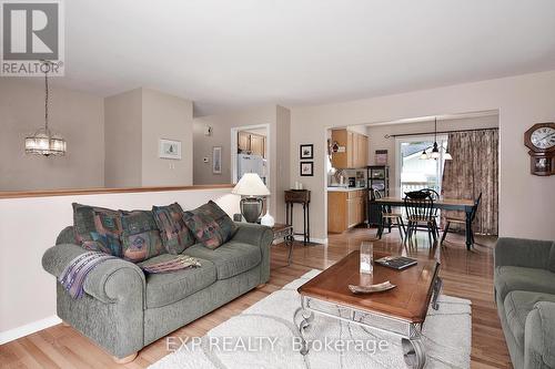 150 Mary Street, Central Huron (Clinton), ON - Indoor Photo Showing Living Room