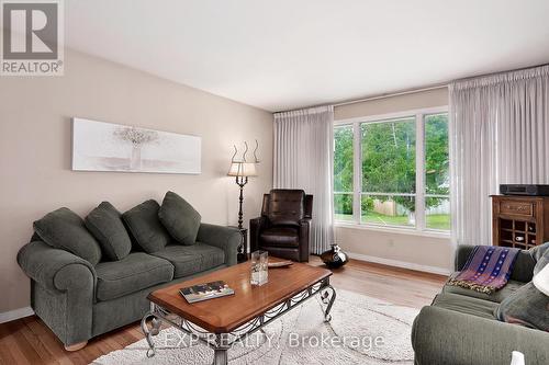 150 Mary Street, Central Huron (Clinton), ON - Indoor Photo Showing Living Room