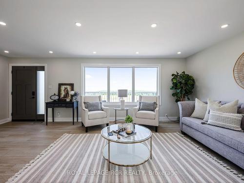 676400 Centre Rd, Mulmur, ON - Indoor Photo Showing Living Room