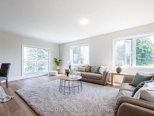 676400 Centre Rd, Mulmur, ON - Indoor Photo Showing Living Room