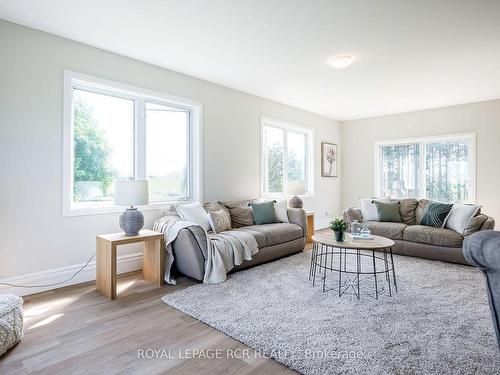 676400 Centre Rd, Mulmur, ON - Indoor Photo Showing Living Room