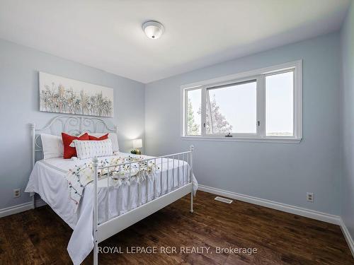 676400 Centre Rd, Mulmur, ON - Indoor Photo Showing Bedroom